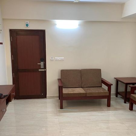 Vennela Hotel Apartments Бангалор Экстерьер фото