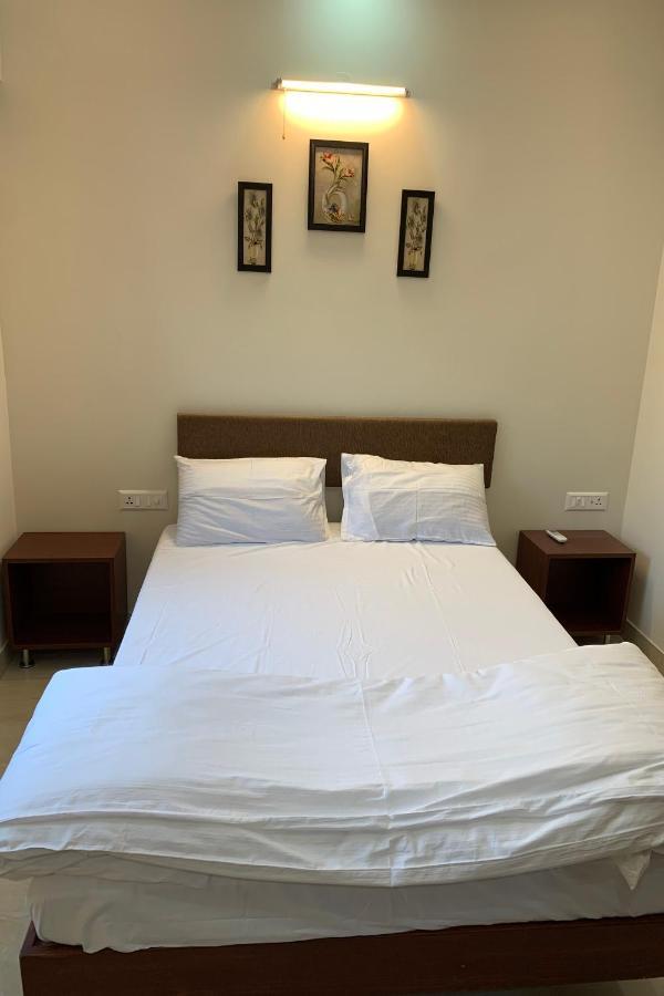 Vennela Hotel Apartments Бангалор Экстерьер фото