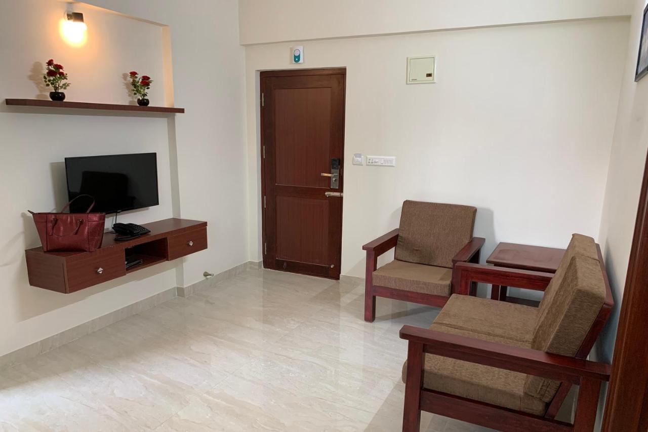 Vennela Hotel Apartments Бангалор Экстерьер фото